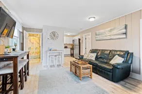 Beautiful 2-Bedroom unit, 5 min walk to the beach! - Image 3