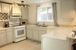Cheerful 1-Bedroom on the eastside downtown - Image 5