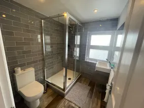 Light and Modern 2BR 1.5BA, newly refurbished! - Image 4