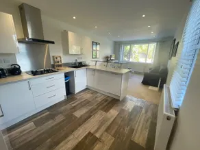 Light and Modern 2BR 1.5BA, newly refurbished! - Image 2