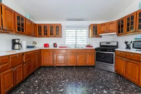 Lovely 4bedroom+2bathroom unit with free parking - Image 5