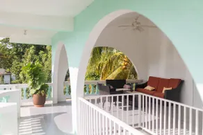 Lovely 4bedroom+2bathroom unit with free parking - Image 3