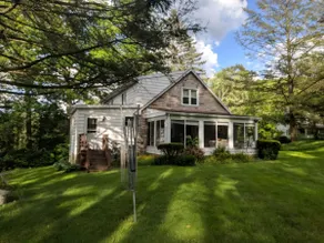 Charming 2 Story Home Near Penn State Campus! - Image 2