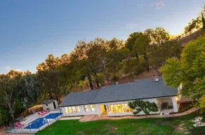Mid Century Modern Escape 4 Br w/ Pool - 1.7 acres - Image 3