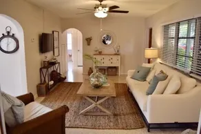 Charming Coastal Oasis 2Bed/2 Bath Cottage Close to Beach and Downtown-Southgate - Image 3