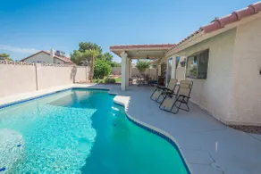 Minutes to the Strip, Pool and 2 car garage - Image 4
