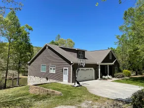 Peaceful Mountain Home: backs to a private fishing pond on two acres - Image 1