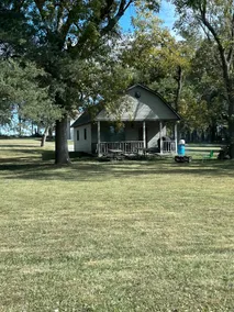 Great 4 bed cabin by lake - Image 2