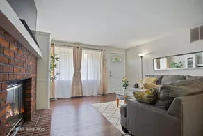 Pet-Friendly Sunny 3BR Near Woodfield & Downtown - Image 2