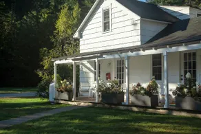 Cozy rustic/modern farmhouse - Image 2