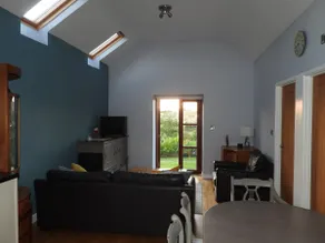 Nature's Oasis: Pet-Friendly Snowdonia Cottage - Image 3