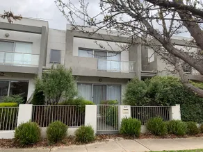 Modern 4 Bedrooms Townhouse@ Forde & Free Parking - Image 2