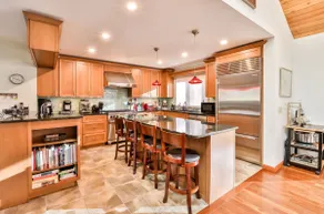 Stunning Views/Chefs Kitchen/King Bed! - Image 4