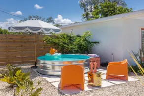 Magical Guesthouse 1 mi from SRQ airport - Image 4