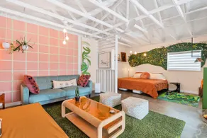 Magical Guesthouse 1 mi from SRQ airport - Image 3