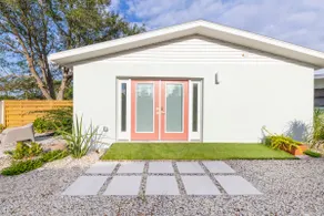 Magical Guesthouse 1 mi from SRQ airport - Image 5