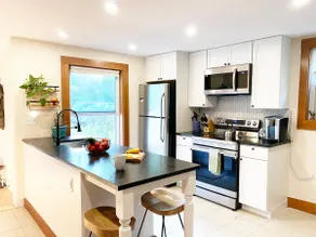 Cozy 3 Bedroom Getaway with Hot Tub - Image 2