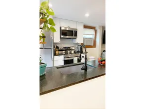 Cozy 3 Bedroom Getaway with Hot Tub - Image 3