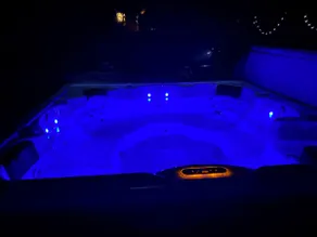 Cozy 3 Bedroom Getaway with Hot Tub - Image 4