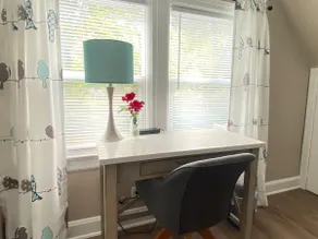 Adorable Spacious Studio w/ Full Kitchen near HPU - Image 4