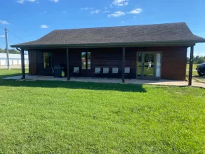 Cheerful 4-Bedroom cabin near lake with pool. - Image 2