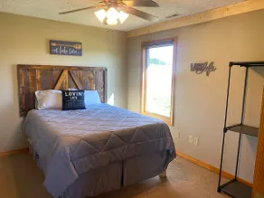 Cheerful 4-Bedroom cabin near lake with pool. - Image 3