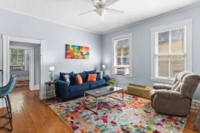 Cozy 1 bed heart of downtown with balcony - Image 3