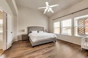 New!Beautiful 5 Bedrooms,10 Beds - Image 2