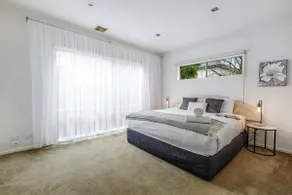 East Brighton Townhouse - Open & Cozy 3BR w Garage - Image 2