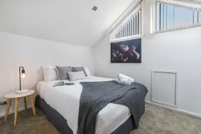 East Brighton Townhouse - Open & Cozy 3BR w Garage - Image 3