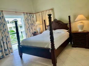 Lovely 3 Bedroom Condo with pool. - Image 5
