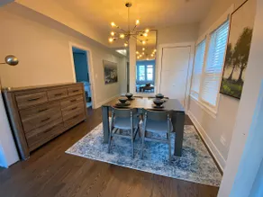 Lovely top floor 2BR/2BA, steps from everything! - Image 3