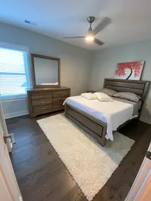 Lovely top floor 2BR/2BA, steps from everything! - Image 4