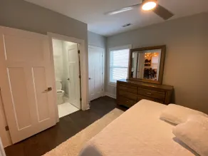 Lovely top floor 2BR/2BA, steps from everything! - Image 5