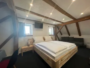 Family room with bunk beds - Image 2