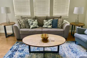 Spectacular 3 BDR Townhouse Near Downtown ATL, GSU - Image 3