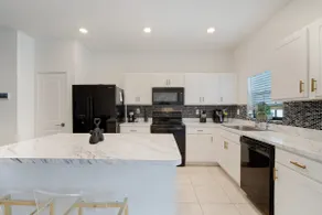 Beautiful and Cozy 3- bedroom townhouse - Image 4