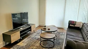 Lovely Kingston serviced apartment w/Patio - Image 3