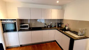 Lovely Kingston serviced apartment w/Patio - Image 4
