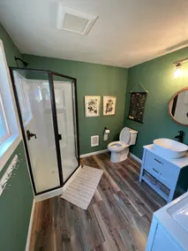 Cozy 1 bedroom cabin with hot tub - Image 3