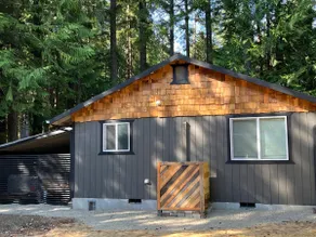 Cozy 1 bedroom cabin with hot tub - Image 5