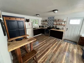 Cozy 1 bedroom cabin with hot tub - Image 4
