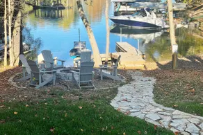 Relaxing Lake Norman waterfront house/private dock - Image 3