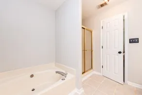 Enjoy the Creature Comforts House/ King Bed/ Pet Friendly - Image 3