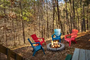 Caribou Pines Cabin-Hot Tub-Fireplace. Sleeps 4 - Image 5