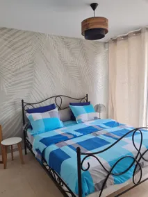 Equipped apartment, terrace and garden - Image 5