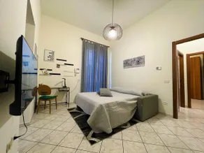 Comfortable, central but quiet, indoor parking - Image 3