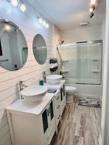 6 Bedroom/3 Bath/10 beds @ Waterbury White House! - Image 2