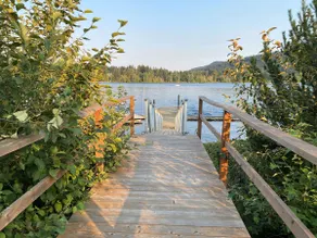 Gorgeous 4 Bedroom Lakehouse with Community Dock - Image 2