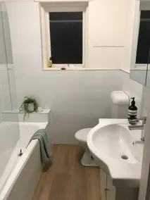 Light filled renovated , one bedroom in Elwood - Image 4